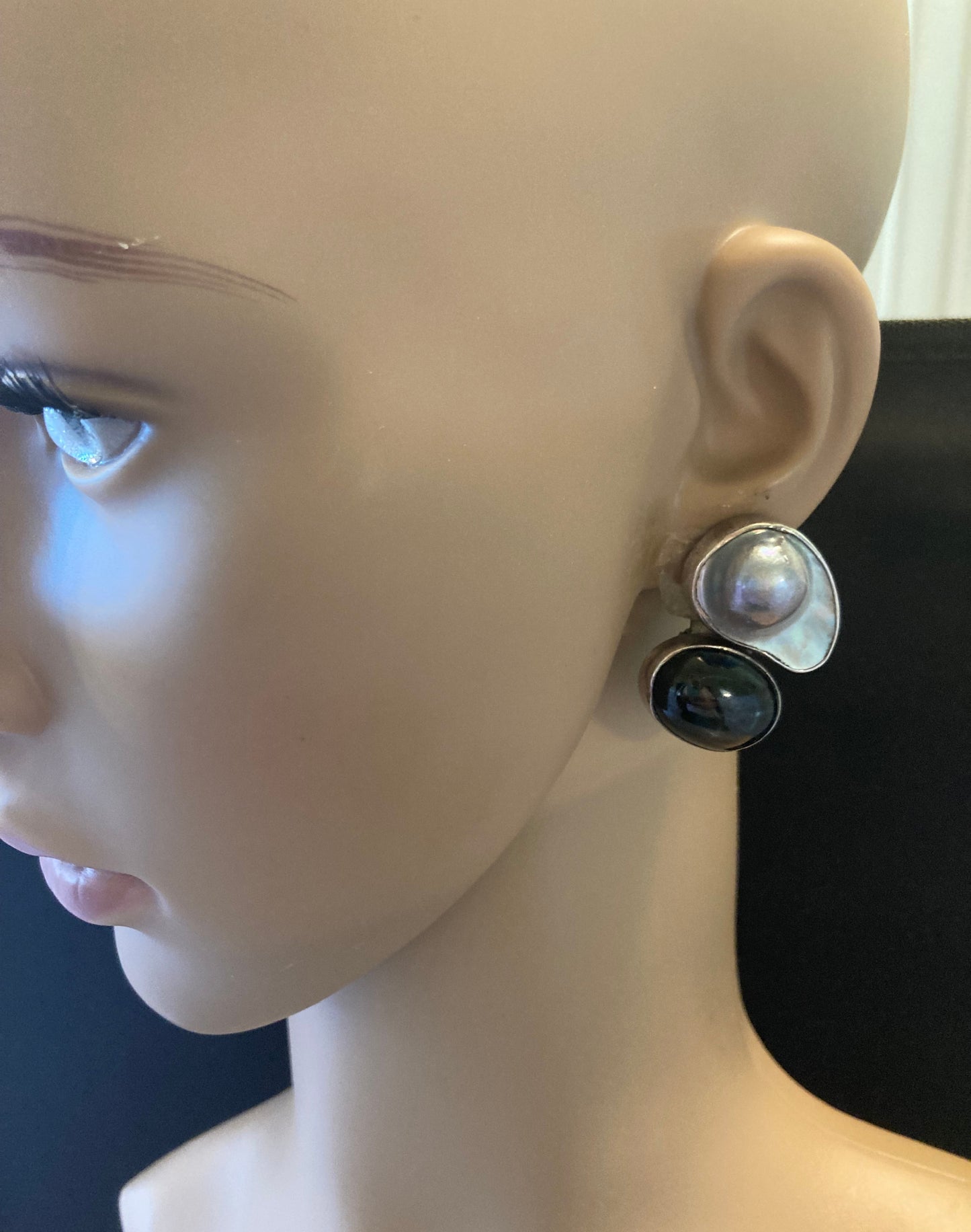 Pearl, Black Star Sapphire