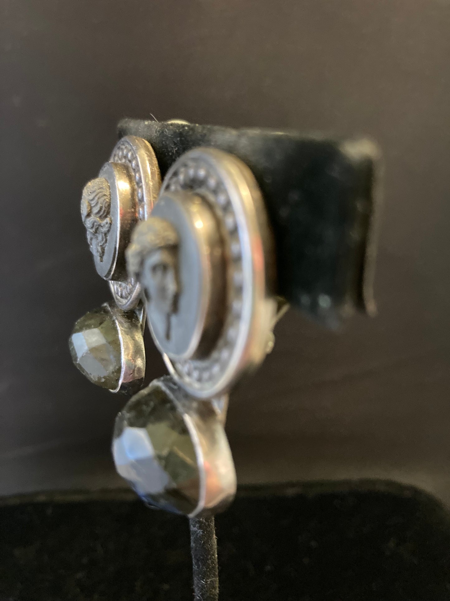 Gray Cameo, Labradorite
