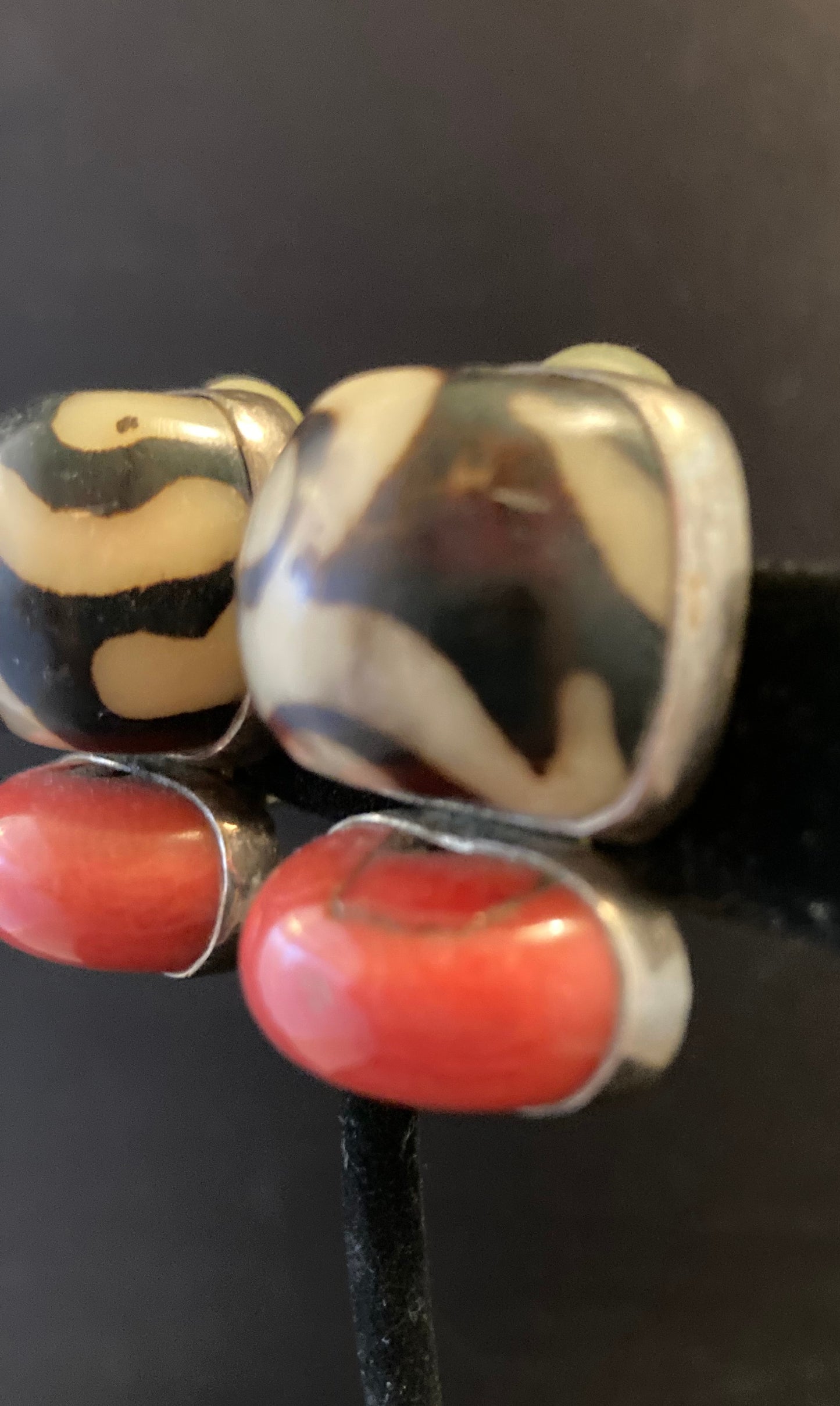 Cowbone, Coral