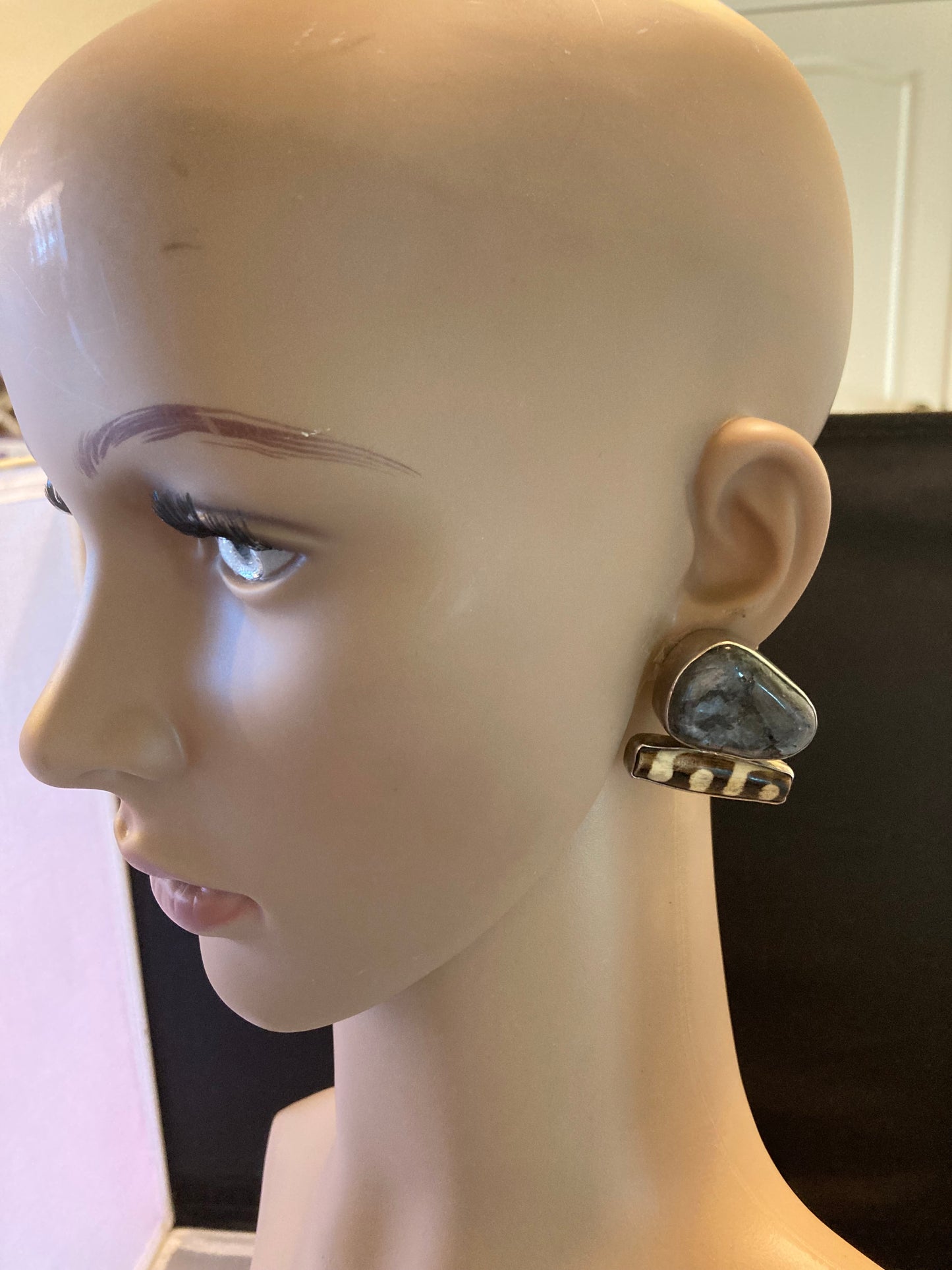 Spectrolite, Cowbone