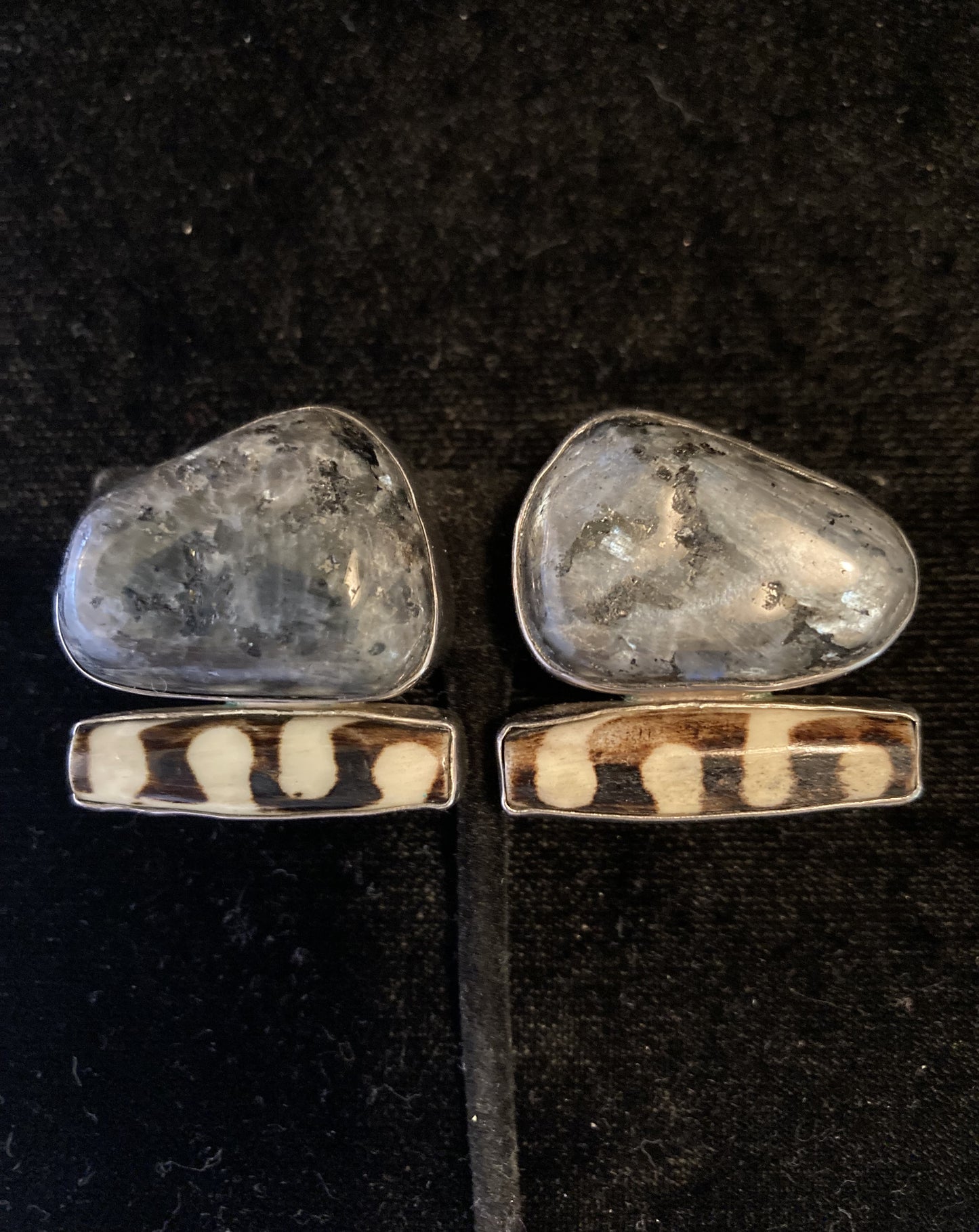 Spectrolite, Cowbone