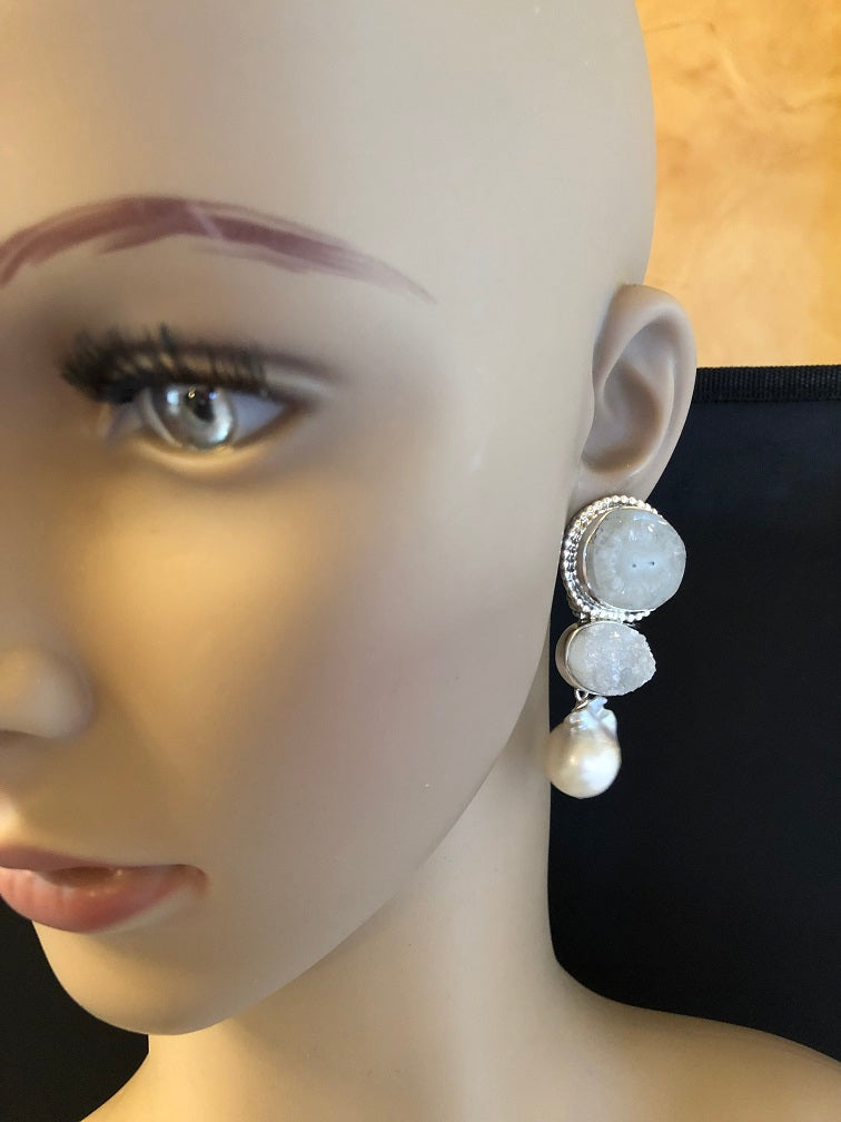 White Agate, Pearl