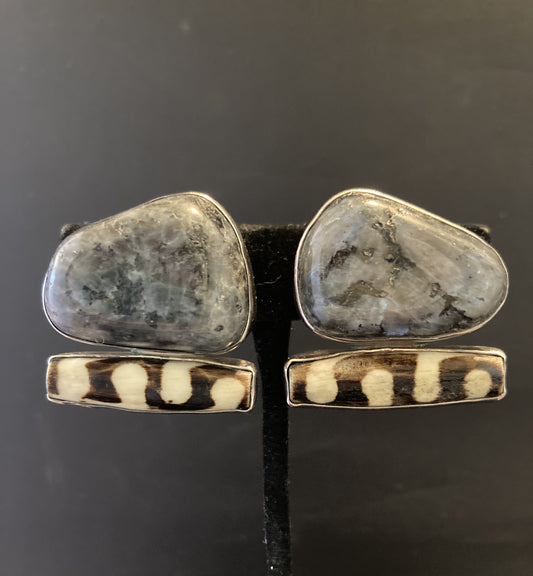 Spectrolite, Cowbone