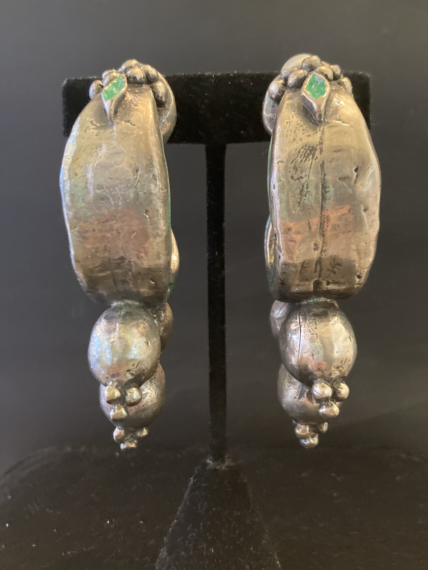 Vintage Pewter with Green Accent Color