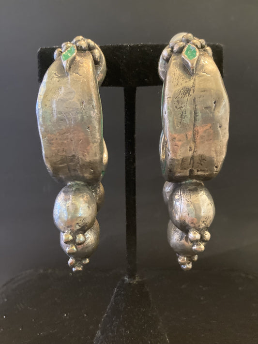 Vintage Pewter with Green Accent Color