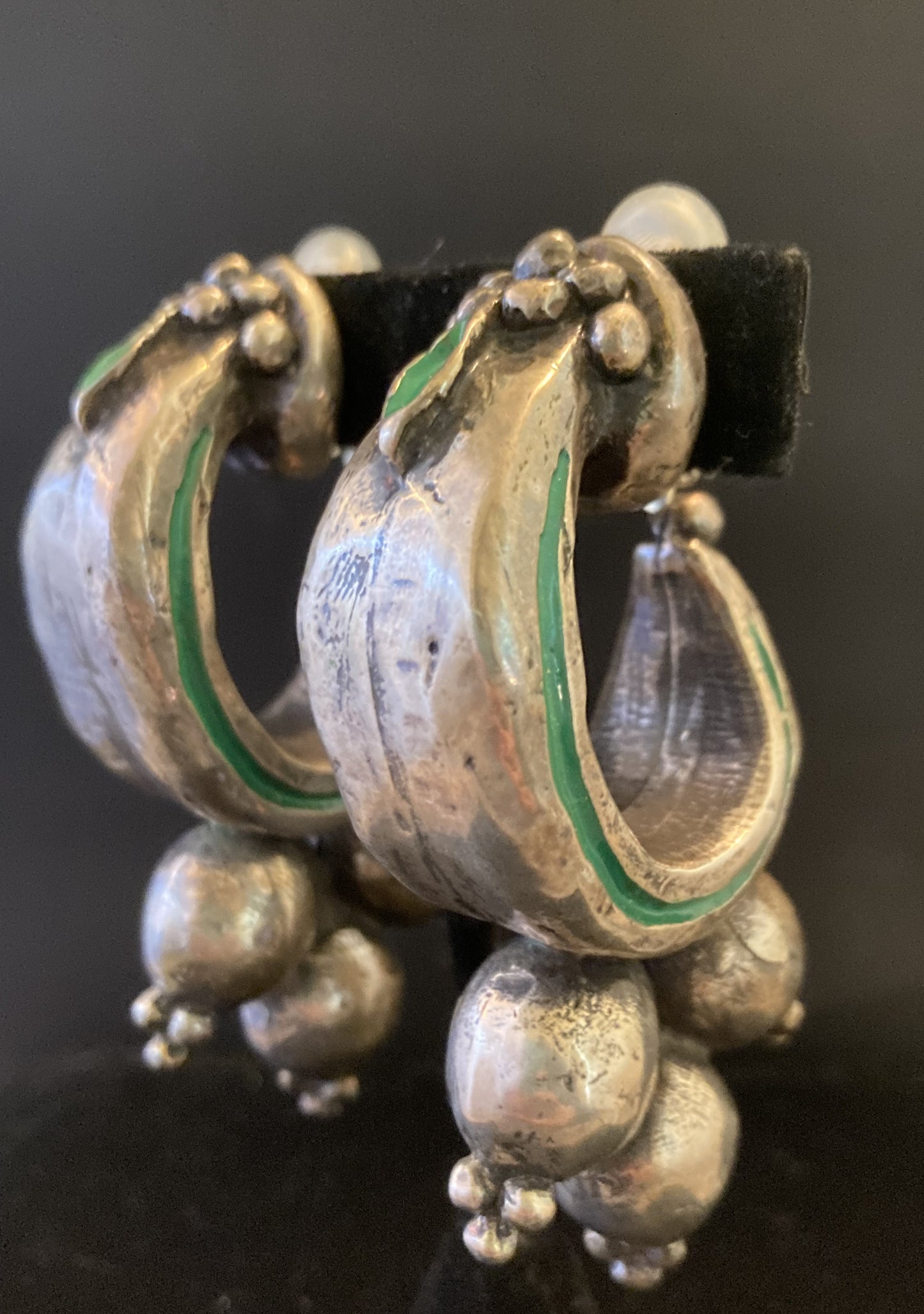 Vintage Pewter with Green Accent Color