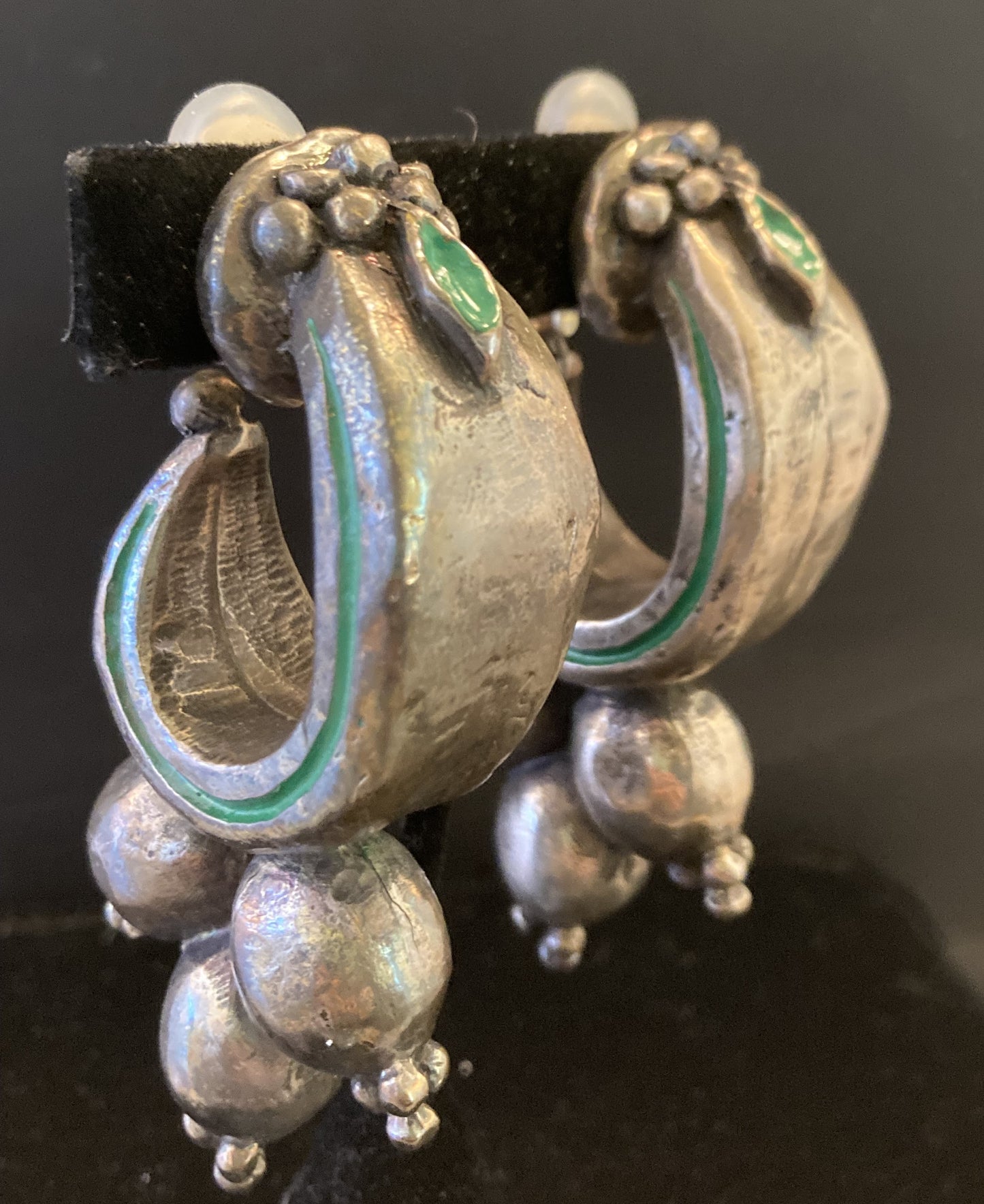 Vintage Pewter with Green Accent Color