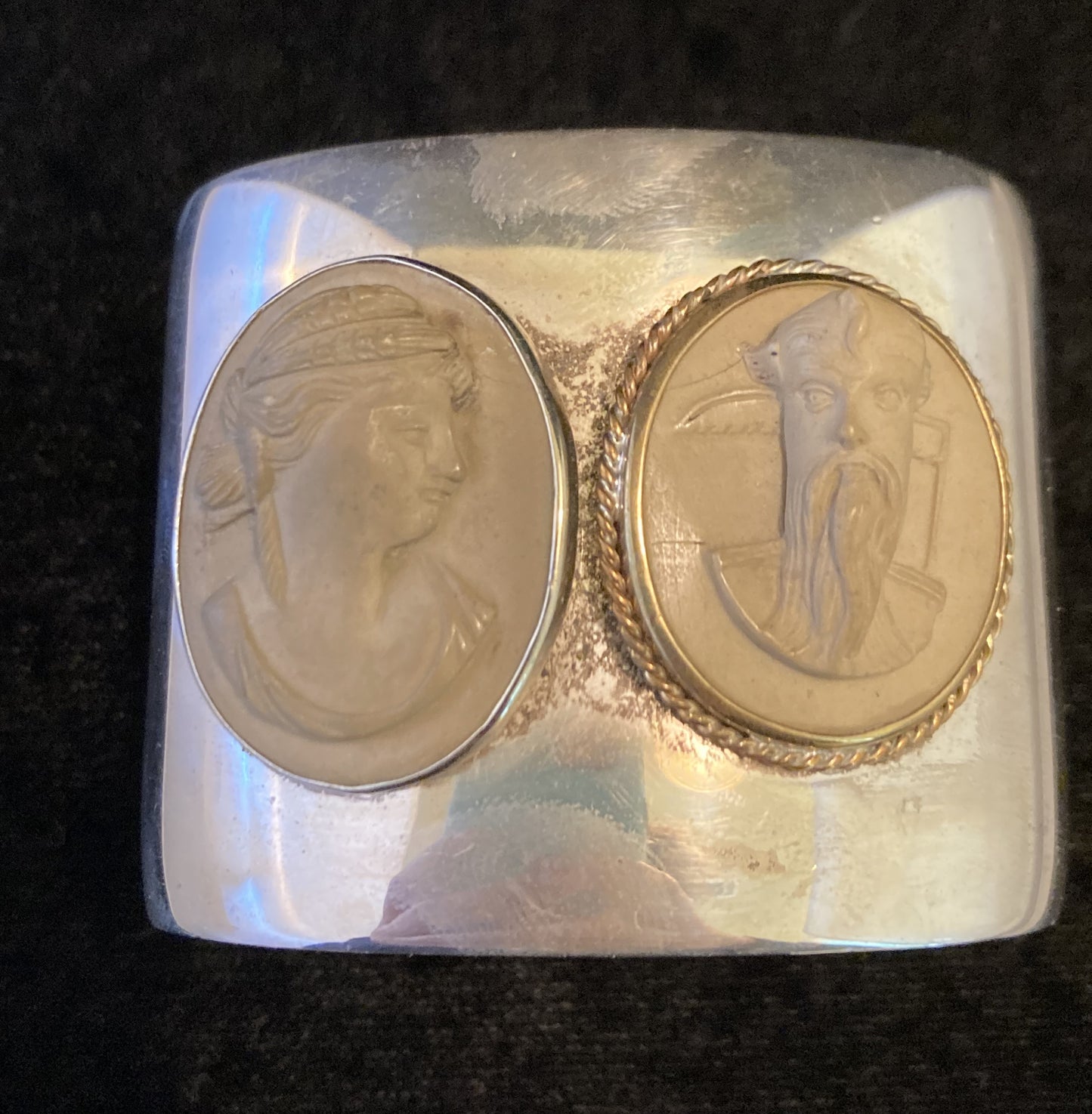 Vintage Cameo Soulmates
