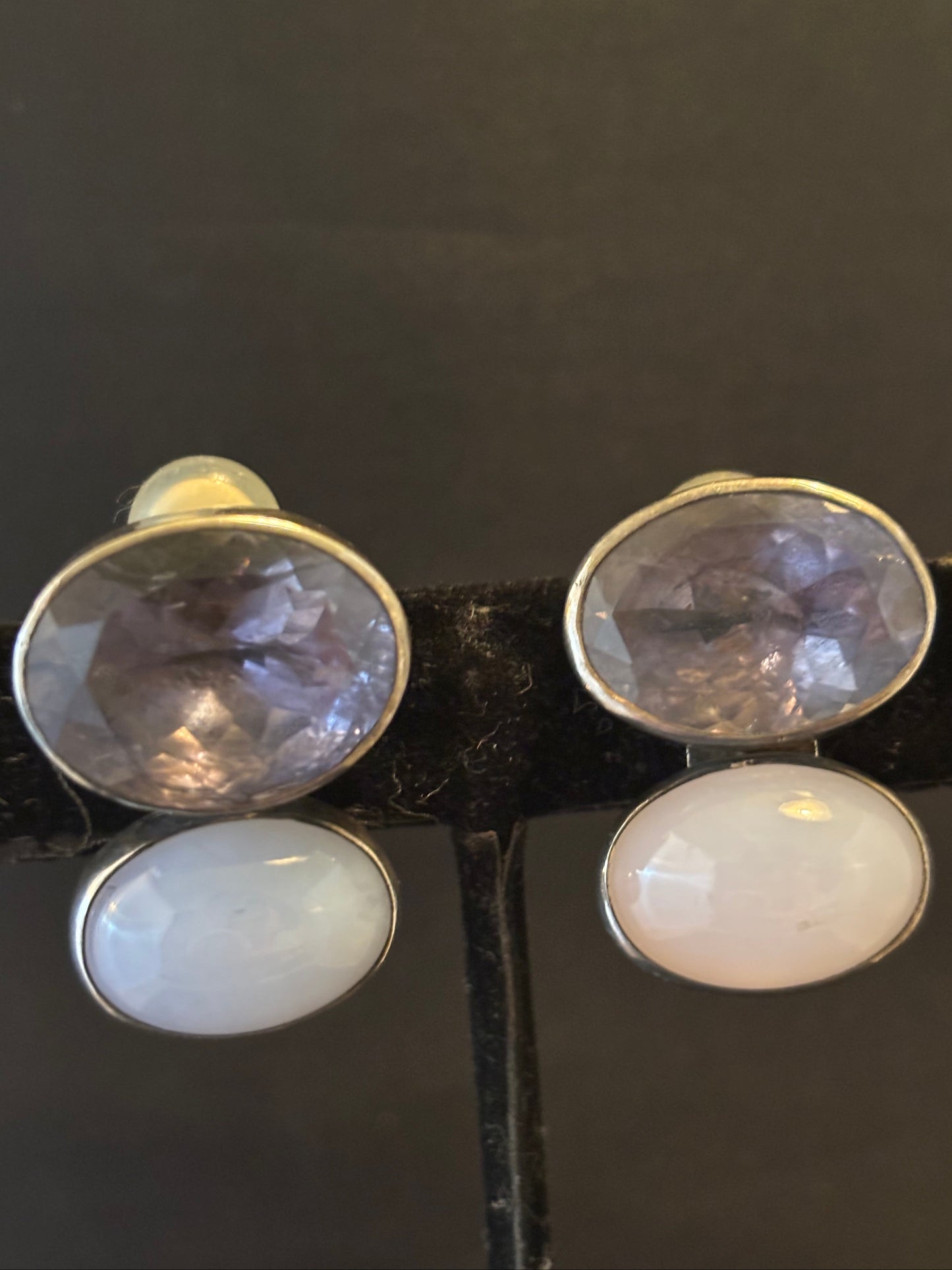 Iolite, Chalcedony