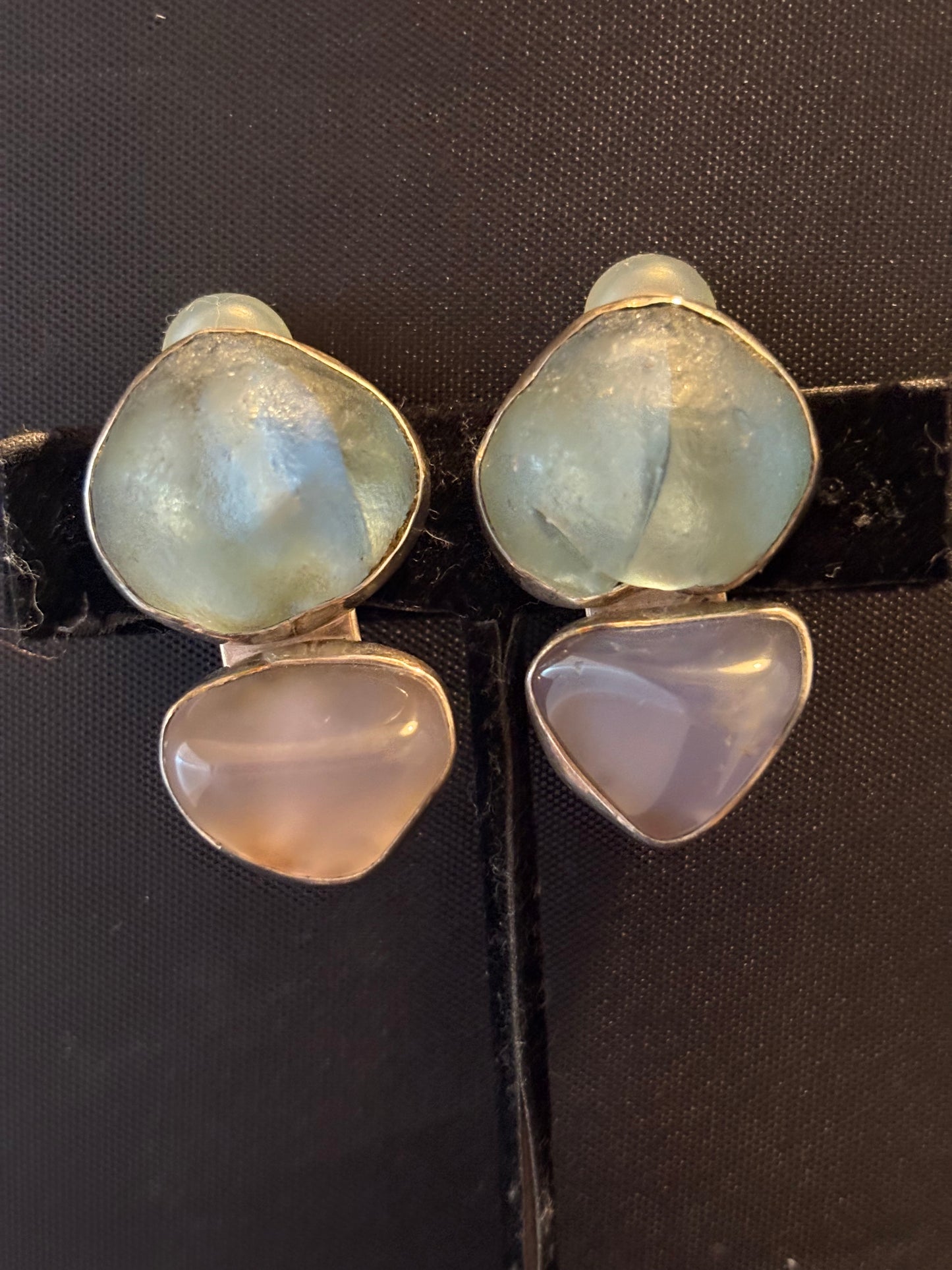 Javanese Glass, Chalcedony
